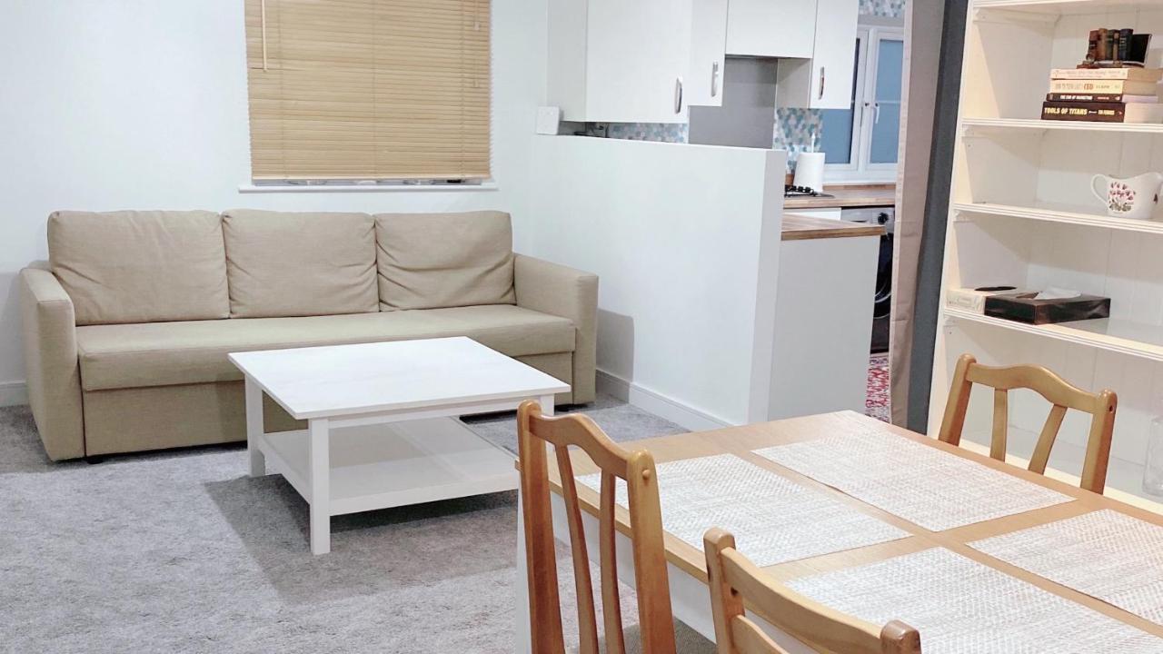 Entire Home: Bicester Village 10Min Walk Bagian luar foto