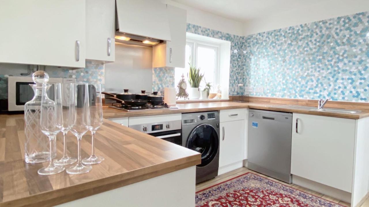 Entire Home: Bicester Village 10Min Walk Bagian luar foto