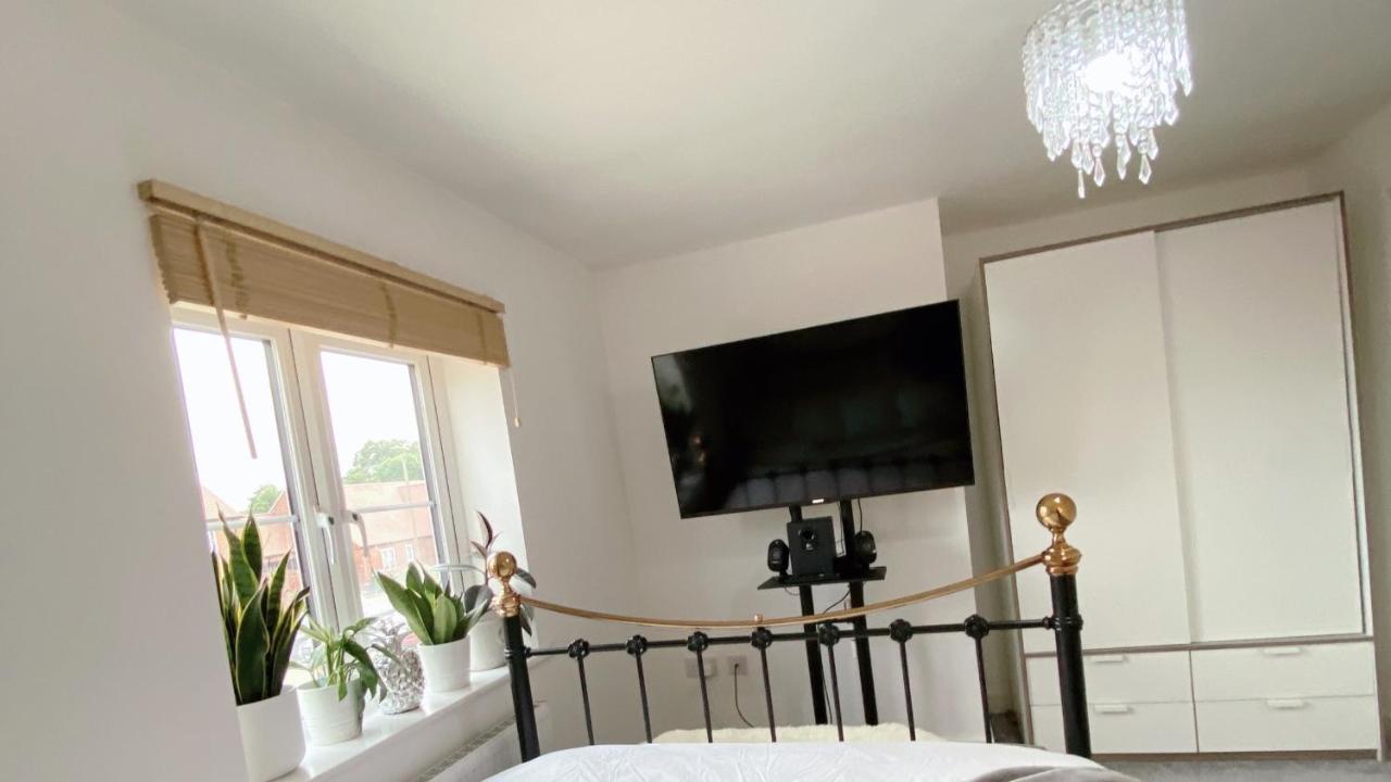 Entire Home: Bicester Village 10Min Walk Bagian luar foto