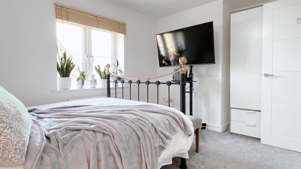 Entire Home: Bicester Village 10Min Walk Bagian luar foto