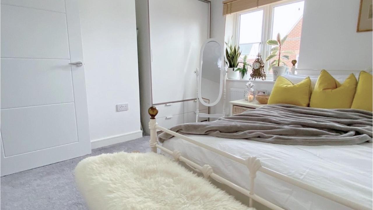 Entire Home: Bicester Village 10Min Walk Bagian luar foto